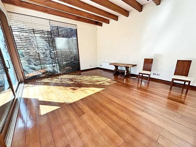 Arriendo de Casa en Lo Barnechea, Hermosa Casa en Condominio // Lo Barnechea (108362)