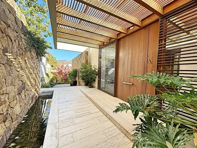 Arriendo de Casa en Lo Barnechea, Hermosa Casa en Condominio // Lo Barnechea (108362)