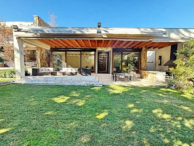 Arriendo de Casa en Lo Barnechea, Hermosa Casa en Condominio // Lo Barnechea (108362)