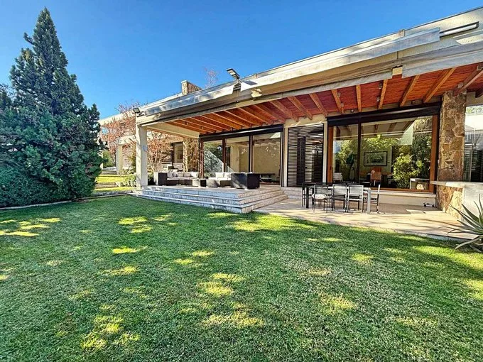 Arriendo de Casa en Lo Barnechea, Hermosa Casa en Condominio // Lo Barnechea (108362)