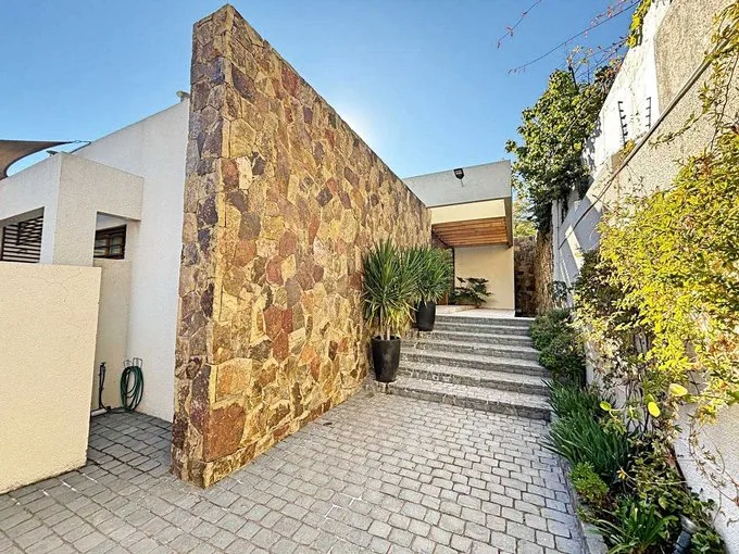 Arriendo de Casa en Lo Barnechea, Lo Barnechea // Hermosa Casa en Condominio (101550)