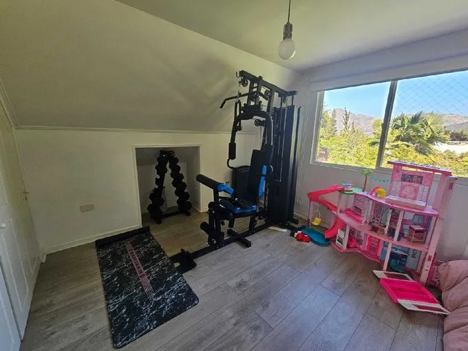 Arriendo de Casa en Lo Barnechea, Luminosa y remodelada casa Amoblada  (129179)