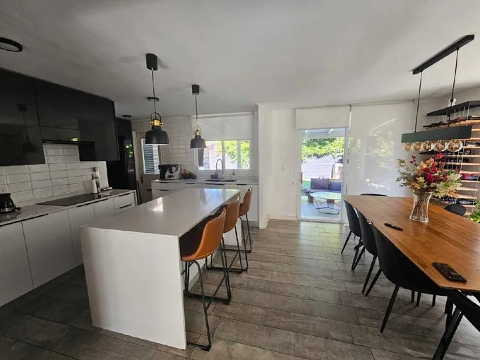 Arriendo de Casa en Lo Barnechea, Luminosa y remodelada casa Amoblada  (129179)
