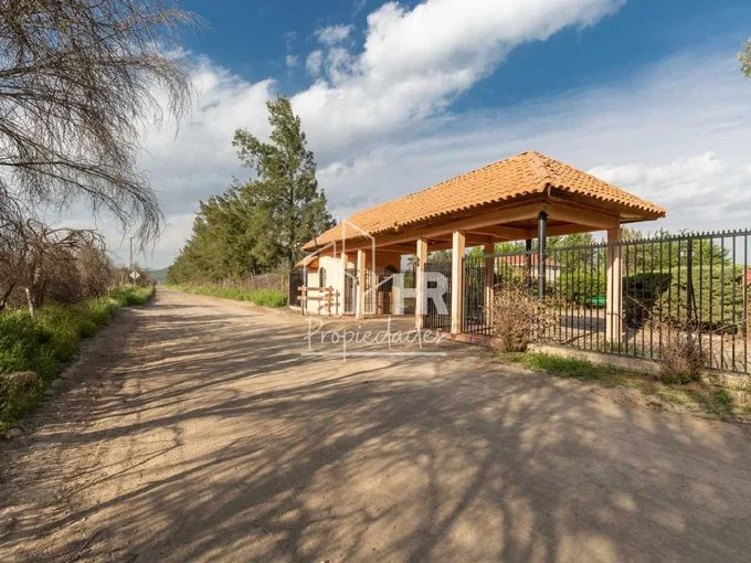 Arriendo de Casa en Til til, Totalmente equipada con cierre verde (105049)