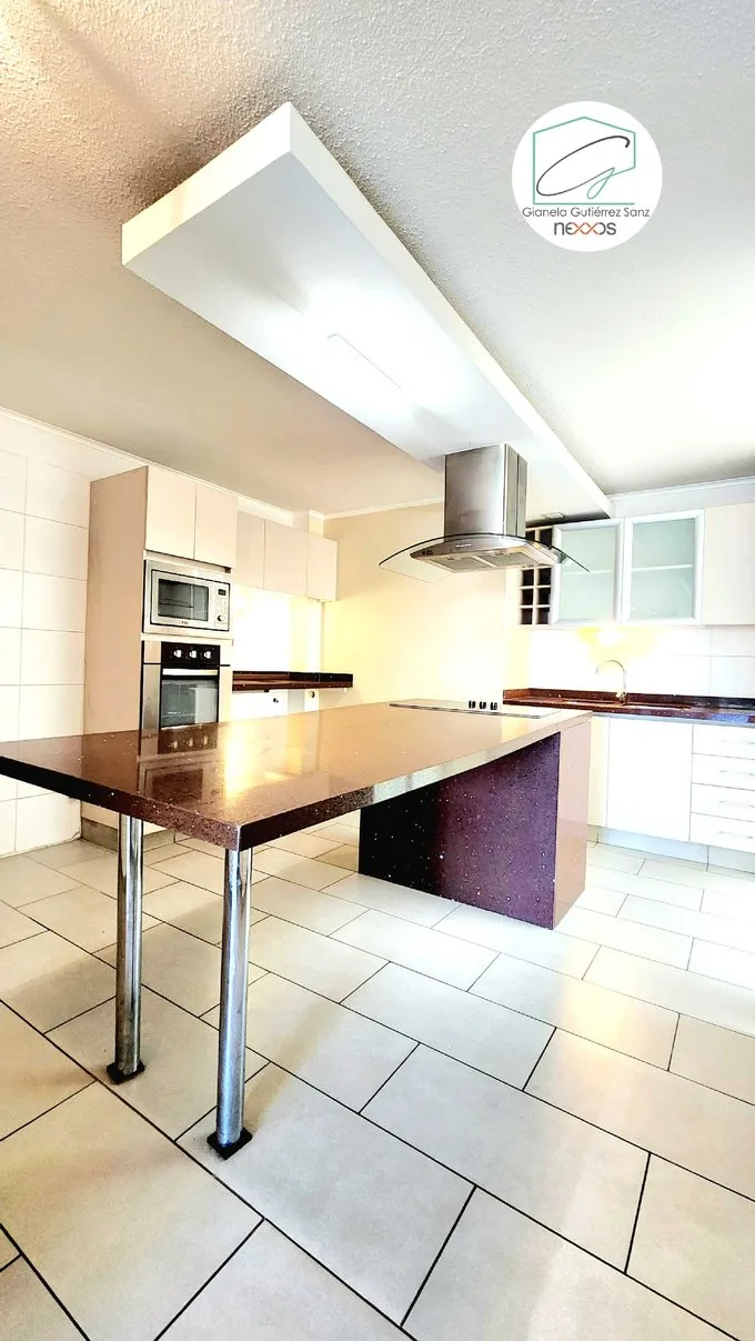 Arriendo de Departamento en Las Condes, Arriendo moderno y bien mantenido con 2 estac (130393)