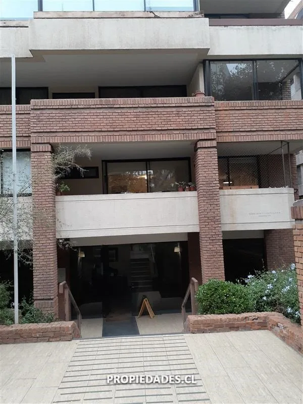 Arriendo de Oficina en Las Condes, Arriendo de oficina cercana a metro alcántara. Con estc.