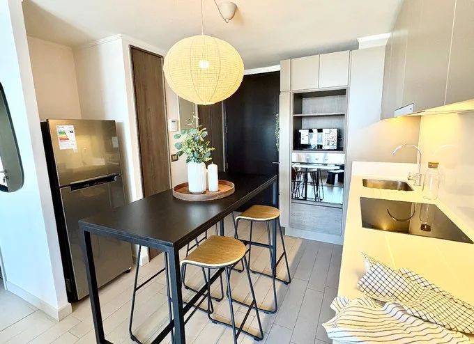 Arriendo de Oficina en Providencia, Oficina de 52M2 // Metro P. de Valdivia (105146)