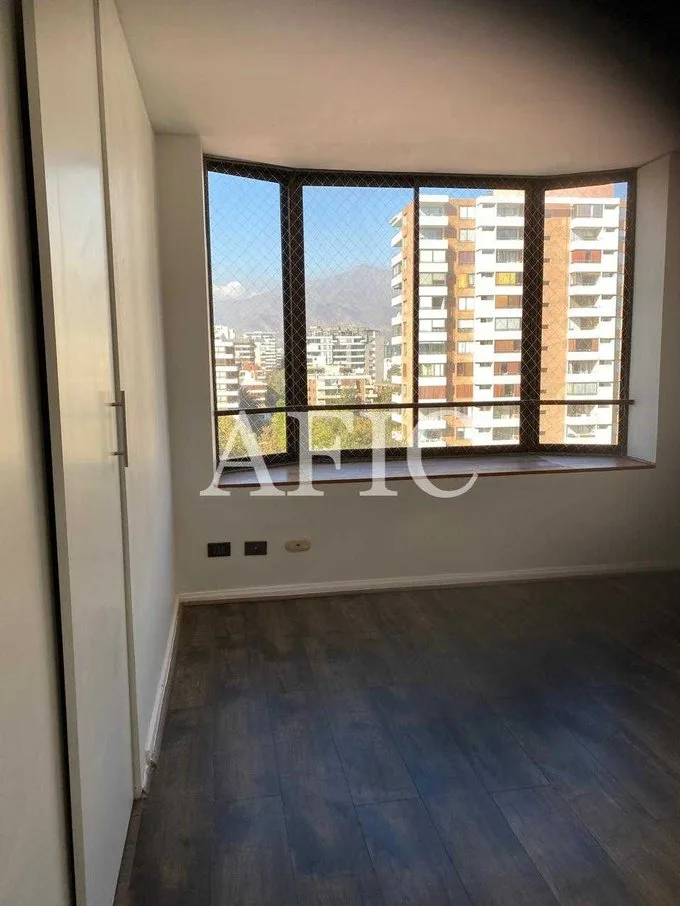 Arriendo de Departamento en Providencia, Moderno Hogar en Corazón de la Ciudad (130064)
