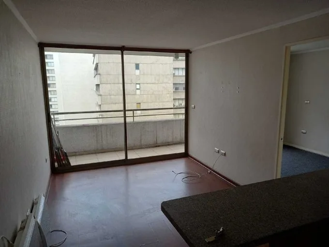 Arriendo de Departamento en Santiago, Luminoso Espacio con Excelente Conectividad (129977) - 1