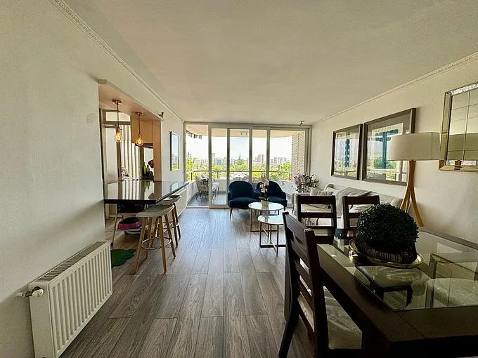 Arriendo de Departamento en Vitacura, Depto. Remodelado con vista despejada