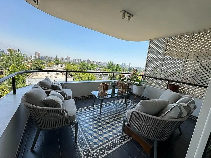 Arriendo de Departamento en Vitacura, Depto. Remodelado con vista despejada