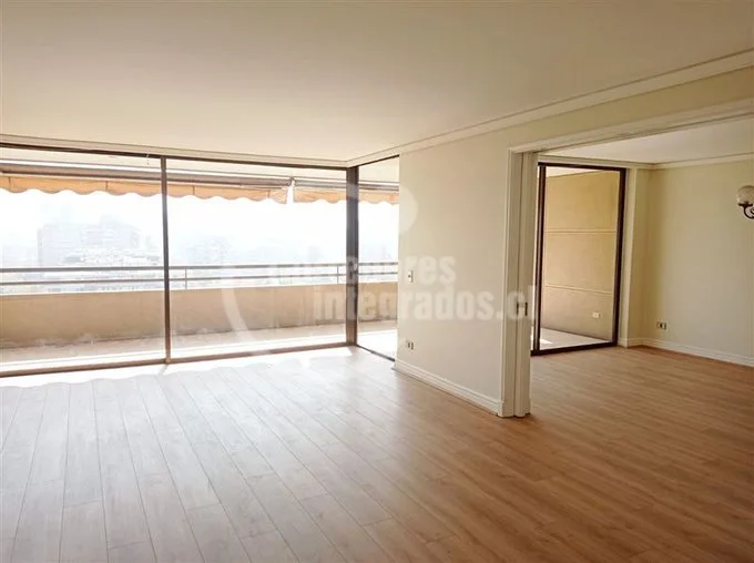 Arriendo de Oficina en Santiago, Gran oficina en excelente sector