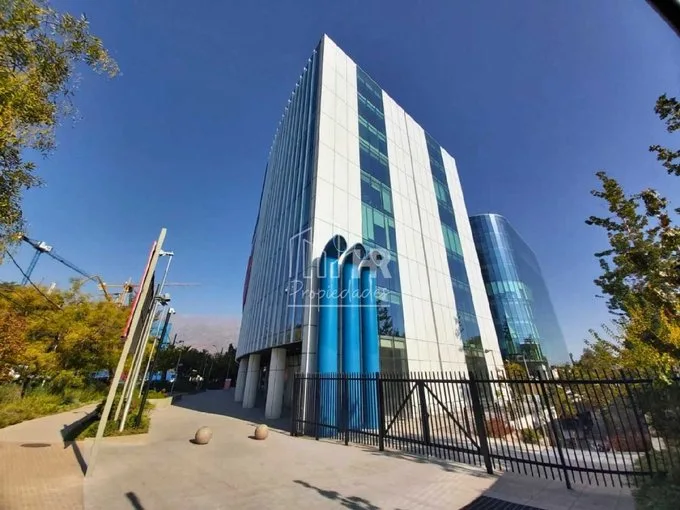 Arriendo de Local Comercial en Las Condes, Alto flujo / Edf. Clínica Sta. María / Metro  (85786)
