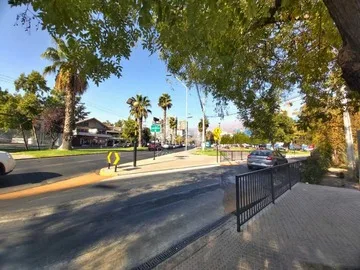 Arriendo de Local Comercial en Las Condes, Alto flujo / Edf. Clínica Sta. María / Metro  (85786)