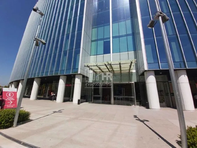 Arriendo de Local Comercial en Las Condes, Alto flujo / Edf. Clínica Sta. María / Metro  (85786)