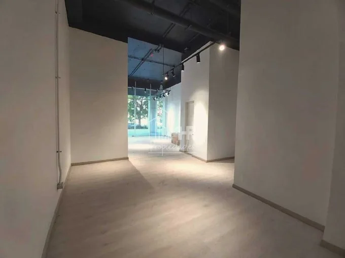 Arriendo de Local Comercial en Las Condes, Alto flujo / Edf. Clínica Sta. María / Metro  (85786)