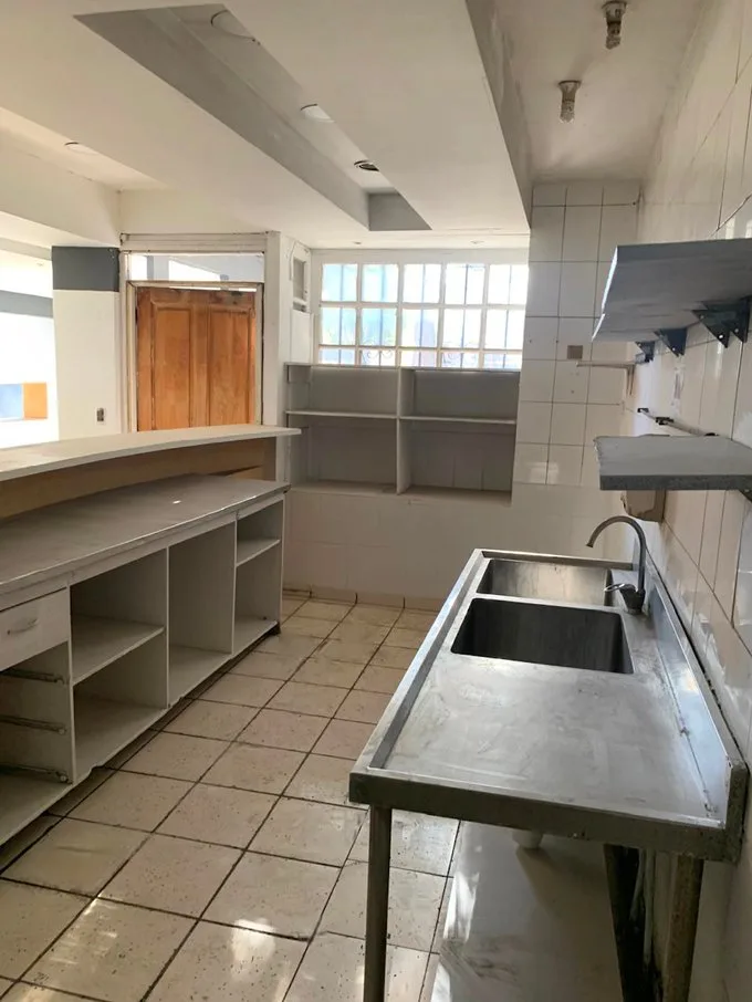 Arriendo de Local Comercial en Las Condes, Av. Manquehue Sur 1150