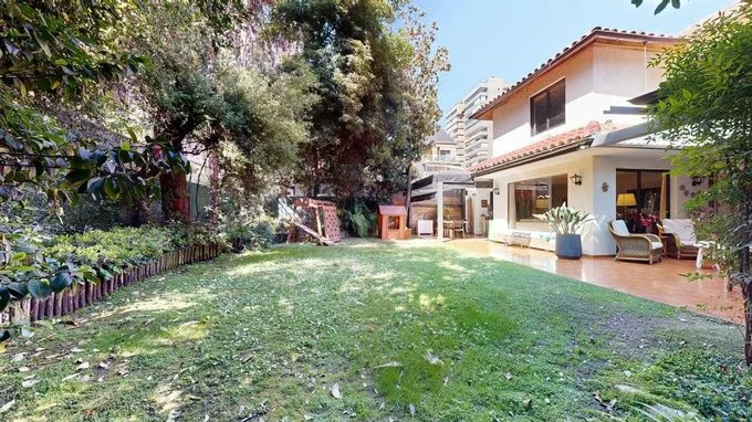 Arriendo de Local Comercial en Las Condes, Casa Comercial // Atención Público