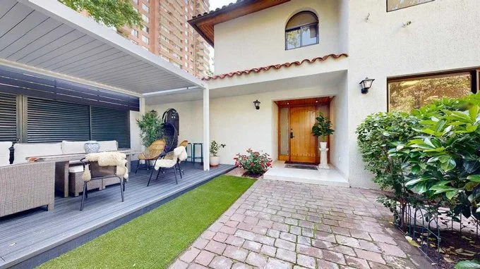 Arriendo de Local Comercial en Las Condes, Casa Comercial // Atención Público
