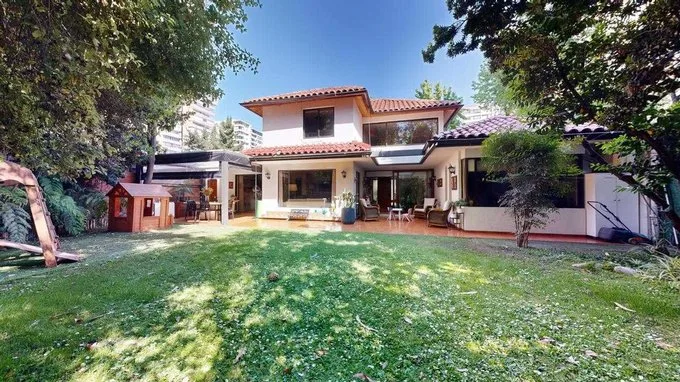 Arriendo de Local Comercial en Las Condes, Casa Comercial // Atención Público