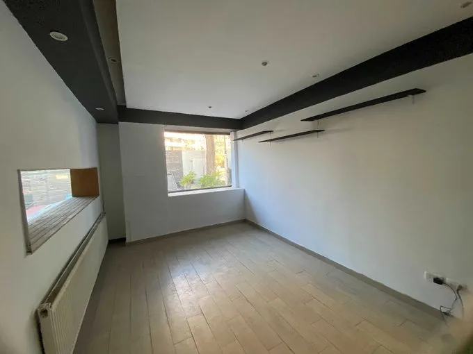 Arriendo de Local Comercial en Las Condes, Casa con giro comercial // Metro Manquehue (71559)