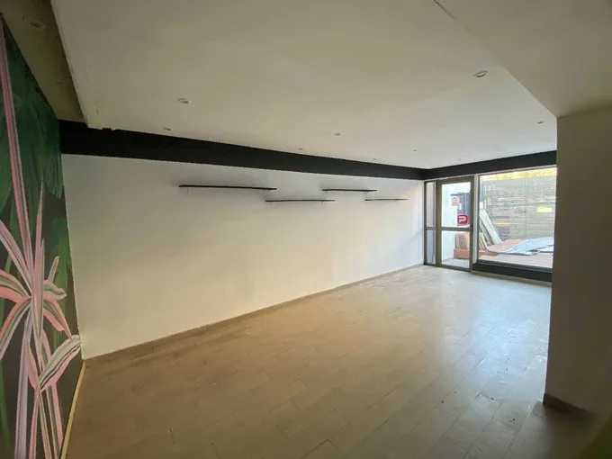 Arriendo de Local Comercial en Las Condes, Casa con giro comercial // Metro Manquehue (71559)