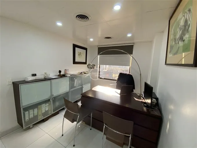 Arriendo de Local Comercial en Las Condes, Del inca