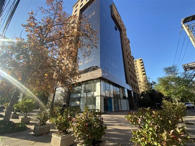 Arriendo de Local Comercial en Las Condes, Del inca