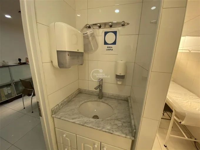 Arriendo de Local Comercial en Las Condes, Del inca