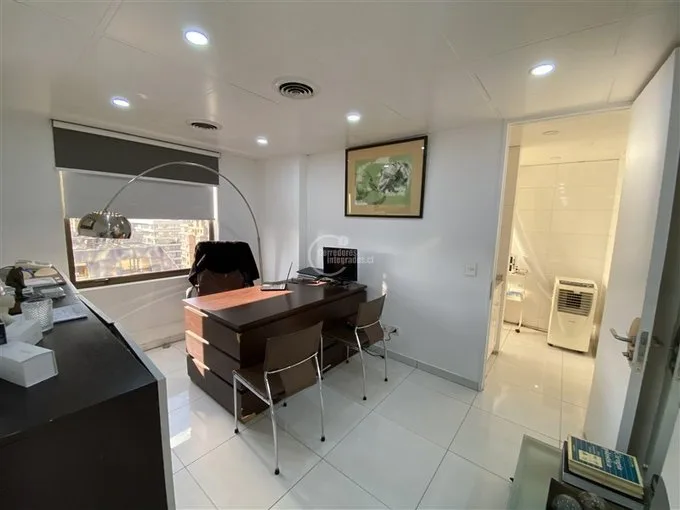 Arriendo de Local Comercial en Las Condes, Del inca