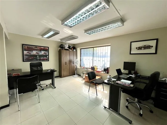 Arriendo de Local Comercial en Las Condes, Manquehue Sur- Alibsod e Camargo