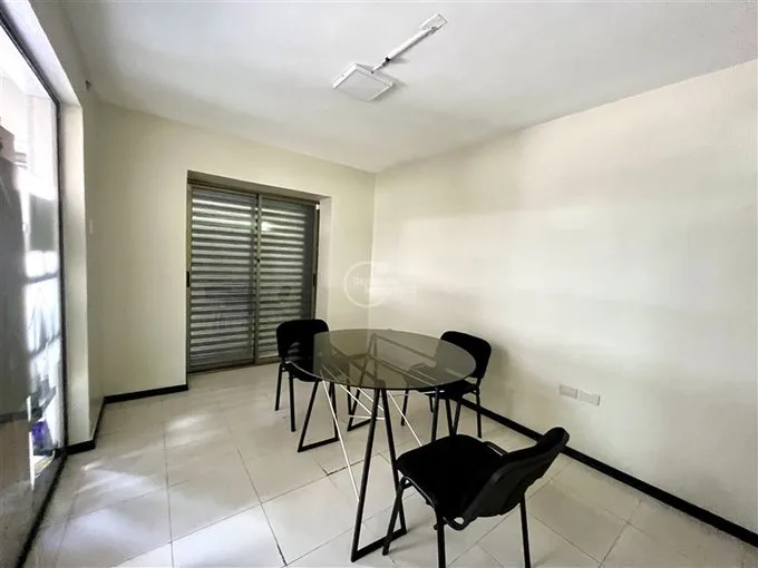 Arriendo de Local Comercial en Las Condes, Manquehue Sur- Alibsod e Camargo