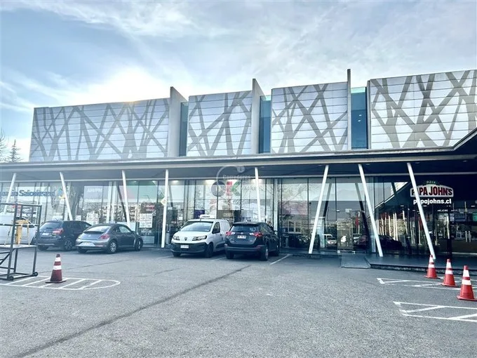Arriendo de Local Comercial en Lo Barnechea, Avenida La Dehesa con el Rodeo