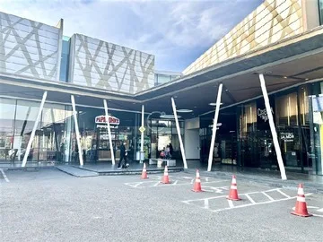 Arriendo de Local Comercial en Lo Barnechea, Avenida La Dehesa con el Rodeo