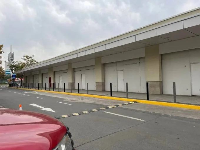 Arriendo de Local Comercial en Peñalolén, 10 locales comerciales open tobalaba