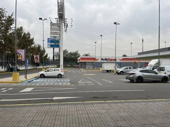 Arriendo de Local Comercial en Peñalolén, 10 locales comerciales open tobalaba