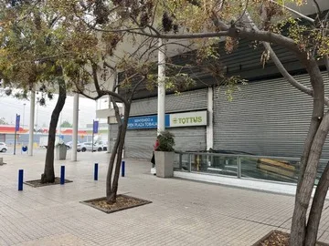 Arriendo de Local Comercial en Peñalolén, 10 locales comerciales open tobalaba