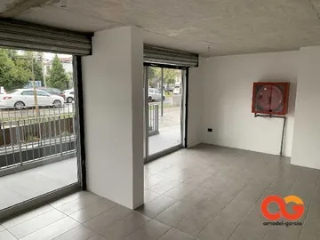 Arriendo de Local Comercial en Providencia, Local recién entregado con salida a bilbao (108531)