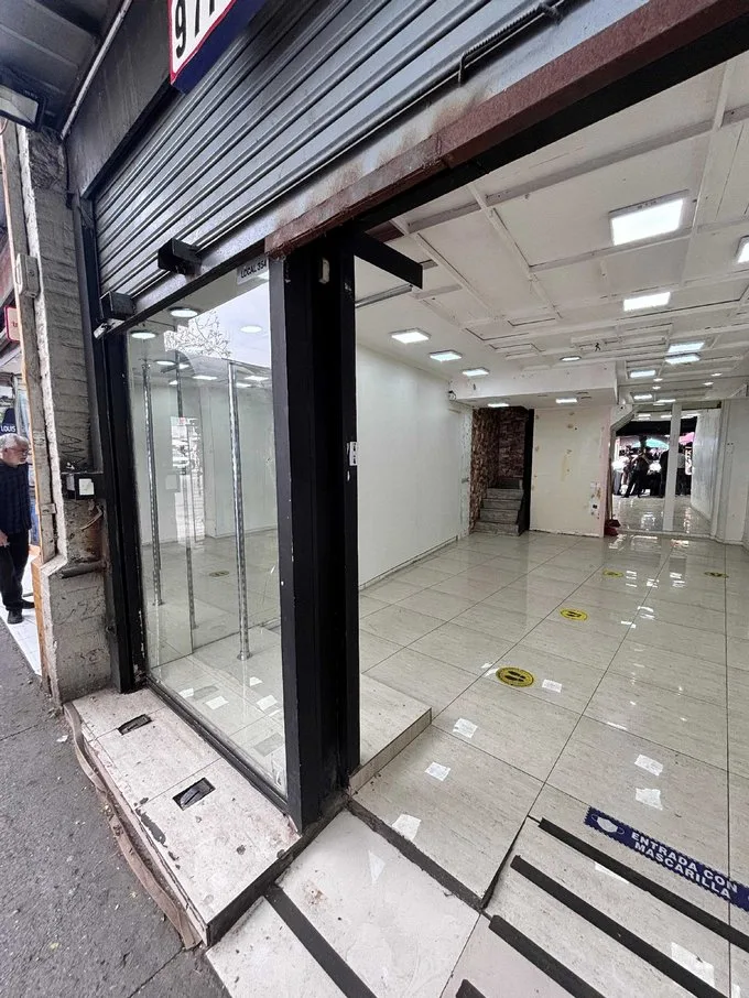 Arriendo de Local Comercial en Recoleta, Local en Patronato con vitrina a la calle (126401)