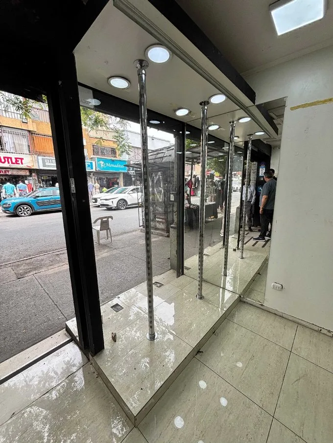 Arriendo de Local Comercial en Recoleta, Local en Patronato con vitrina a la calle (126401)