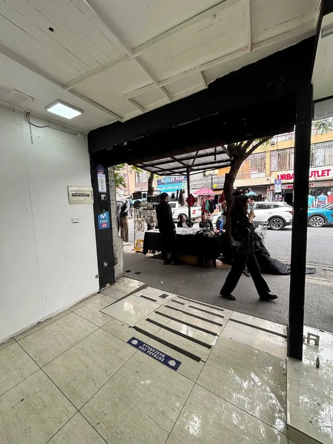 Arriendo de Local Comercial en Recoleta, Local en Patronato con vitrina a la calle (126401)