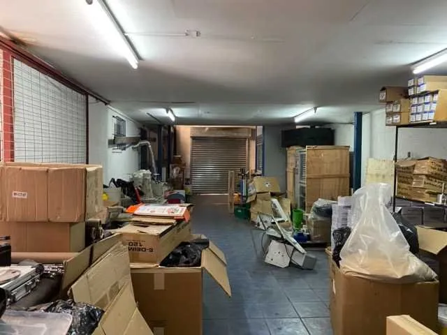 Arriendo de Local Comercial en Santiago, Local comercial y bodega con recepción final (121868)
