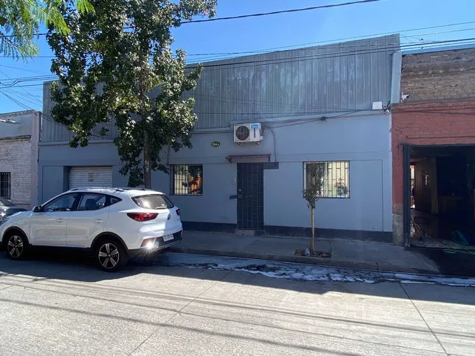 Arriendo de Local Comercial en Santiago, Local comercial y bodega con recepción final (121868)