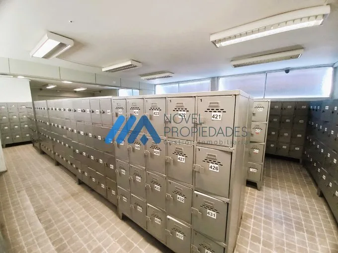 Arriendo de Local Comercial en Santiago, Moderno edificio comercial Amoblado