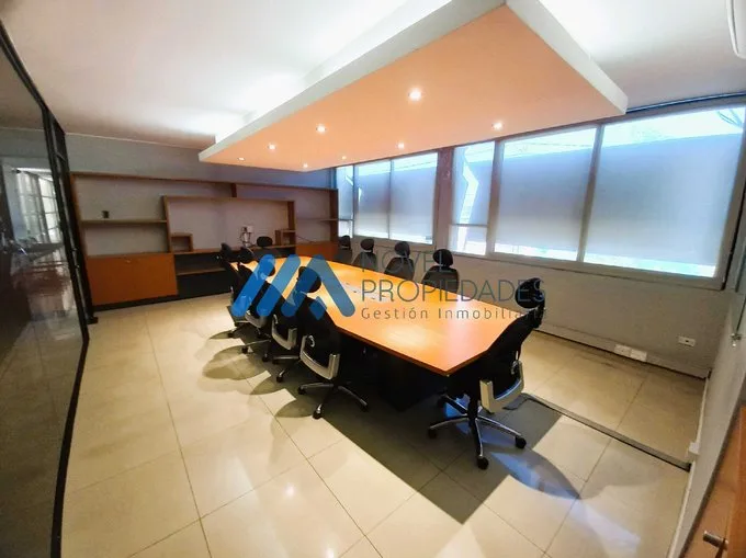 Arriendo de Local Comercial en Santiago, Moderno edificio comercial Amoblado