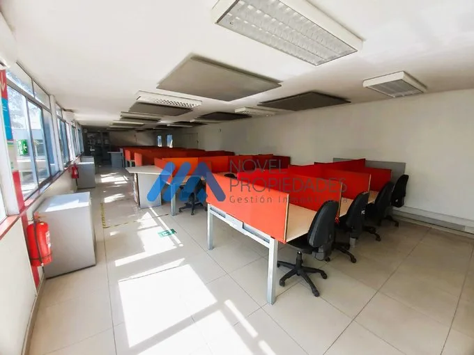 Arriendo de Local Comercial en Santiago, Moderno edificio comercial Amoblado