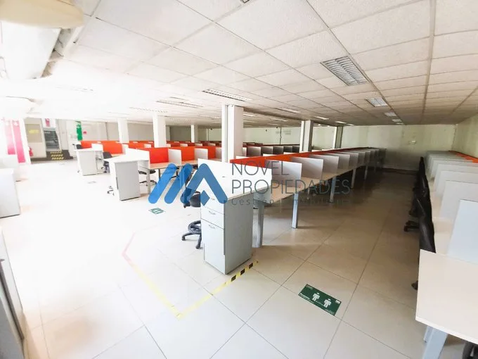 Arriendo de Local Comercial en Santiago, Moderno edificio comercial Amoblado