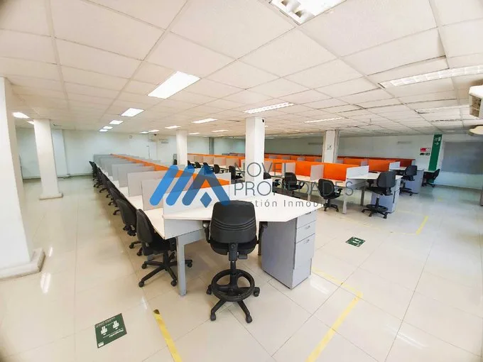 Arriendo de Local Comercial en Santiago, Moderno edificio comercial Amoblado