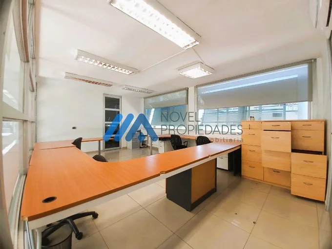 Arriendo de Local Comercial en Santiago, Moderno edificio comercial Amoblado