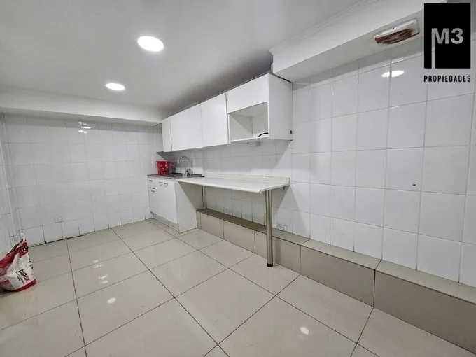 Arriendo de Local Comercial en Santiago, París-Santa Rosa | Alta Afluencia | Plusvalía